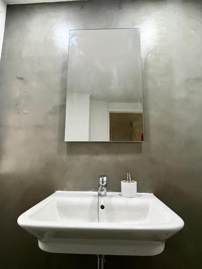 Single Room with Shared Bathroom,1313535127:JPEG
